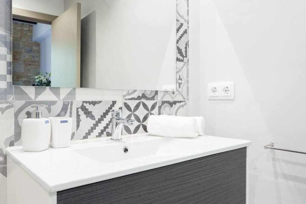 Sleep & Stay Home With Balcony Bonaventura 3 지로나 외부 사진
